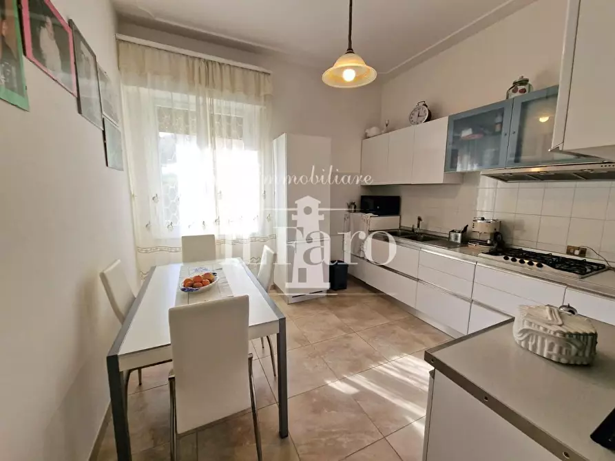 Immagine 17 di Appartamento in vendita  a Campi Bisenzio