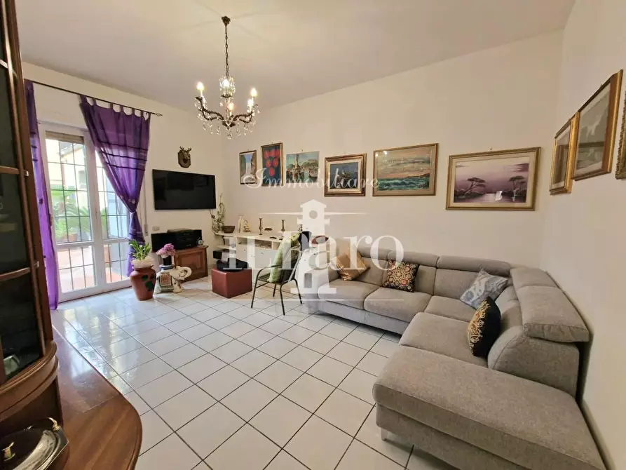 Immagine 10 di Appartamento in vendita  a Campi Bisenzio