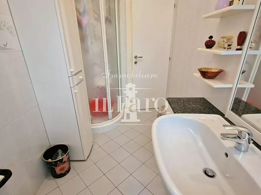 Immagine 29 di Appartamento in vendita  a Campi Bisenzio