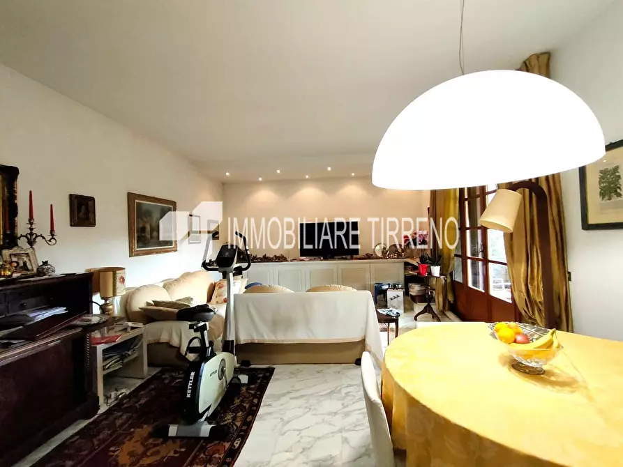 Immagine 1 di Appartamento in vendita  a Massa