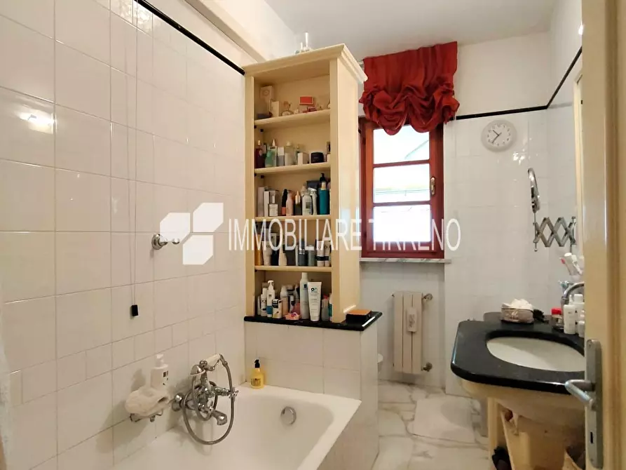 Immagine 13 di Appartamento in vendita  a Massa