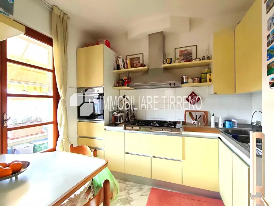 Immagine 3 di Appartamento in vendita  a Massa