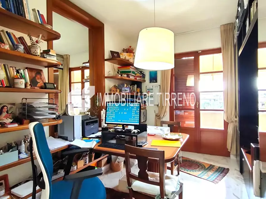 Immagine 11 di Appartamento in vendita  a Massa