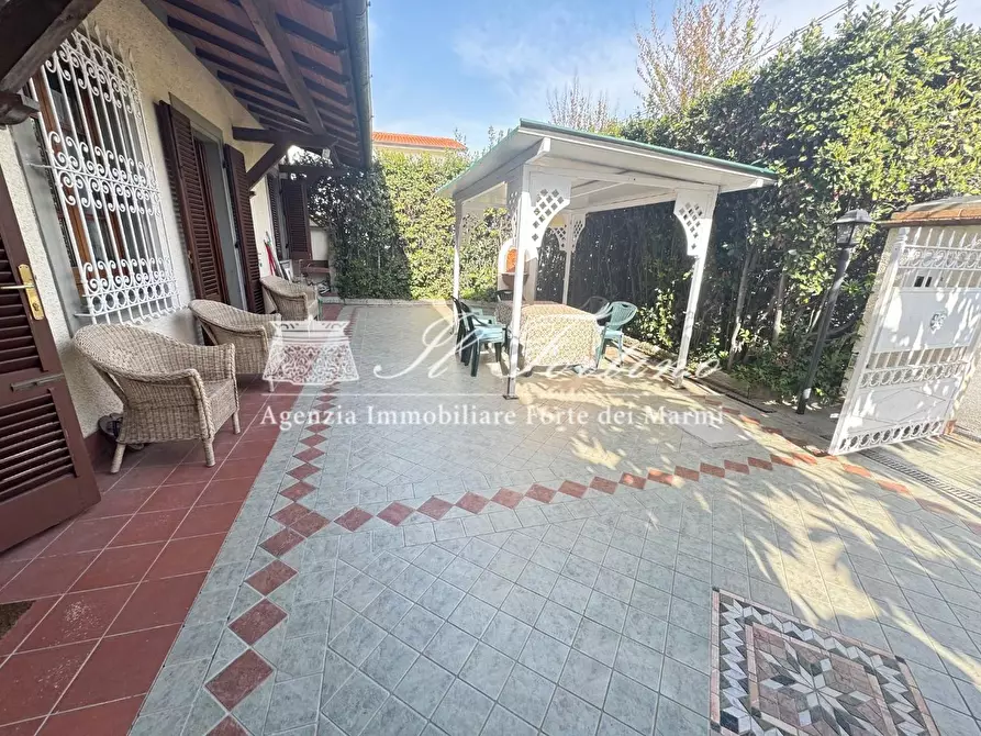 Immagine 3 di Casa bifamiliare in vendita  a Forte Dei Marmi