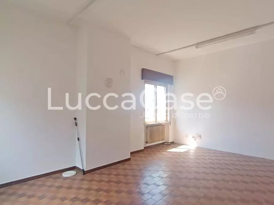 Immagine 9 di Ufficio in vendita  a Capannori
