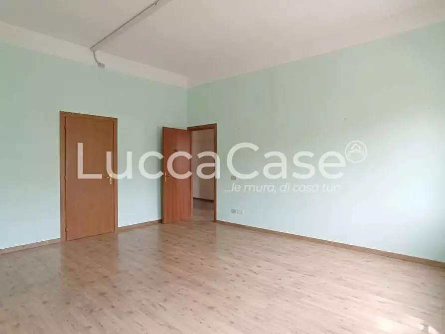 Immagine 7 di Ufficio in vendita  a Capannori