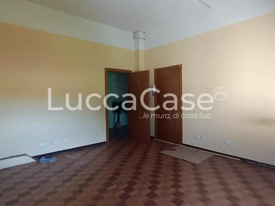 Immagine 4 di Ufficio in vendita  a Capannori