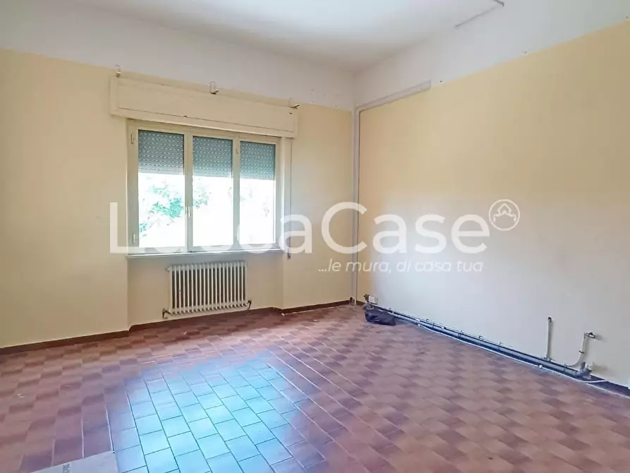 Immagine 2 di Ufficio in vendita  a Capannori