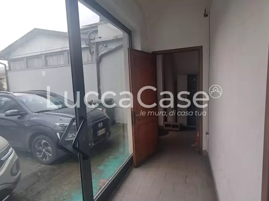 Immagine 4 di Ufficio in vendita  a Capannori