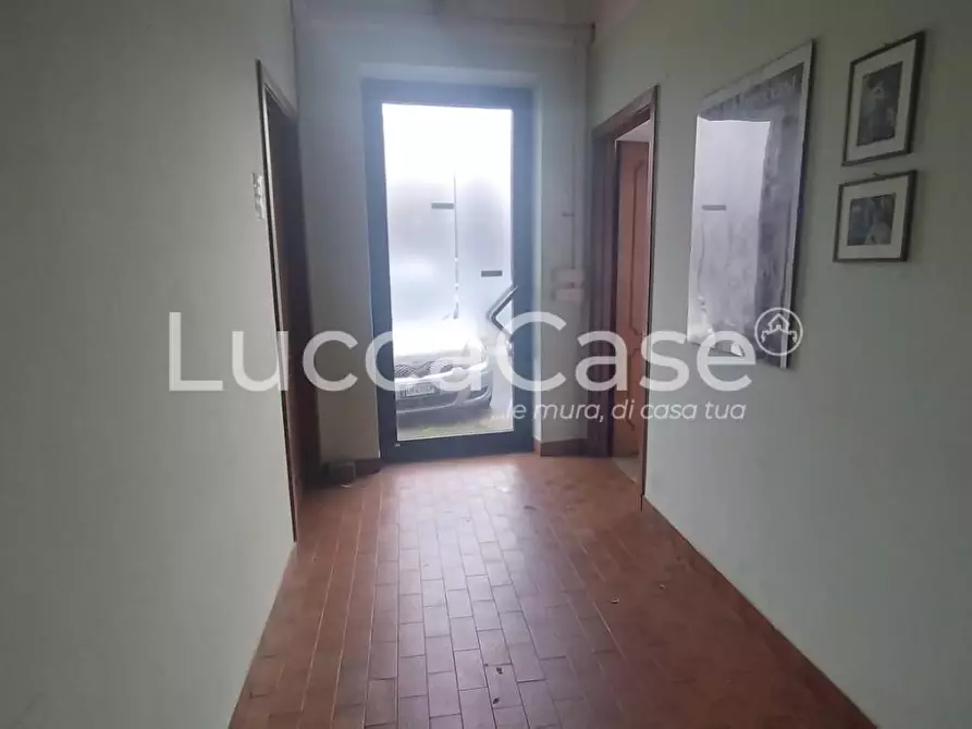 Immagine 1 di Ufficio in vendita  a Capannori