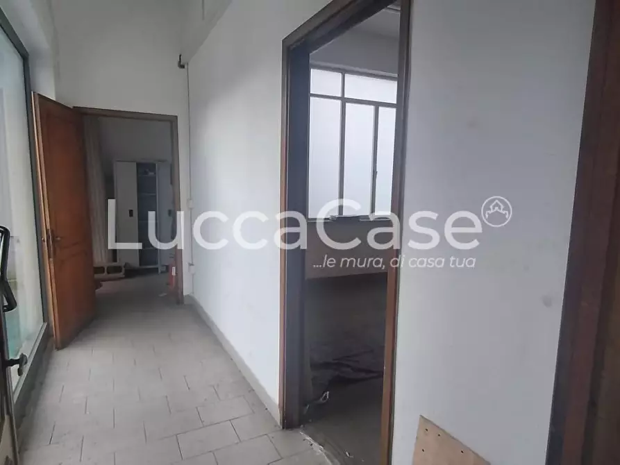 Immagine 3 di Ufficio in vendita  a Capannori
