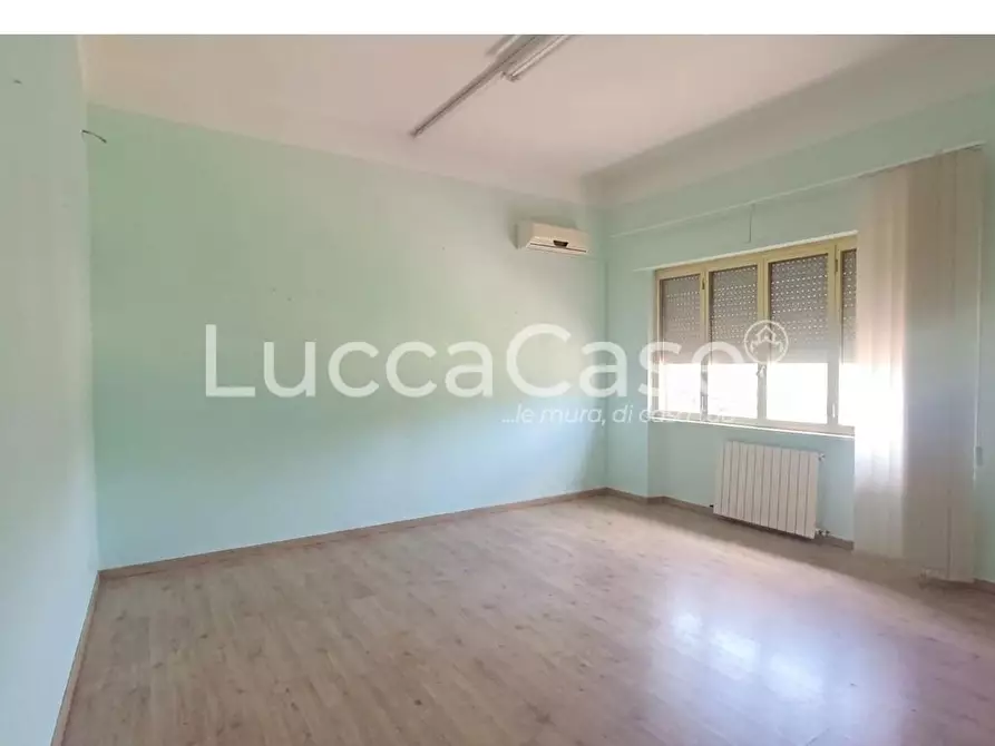Immagine 8 di Ufficio in vendita  a Capannori
