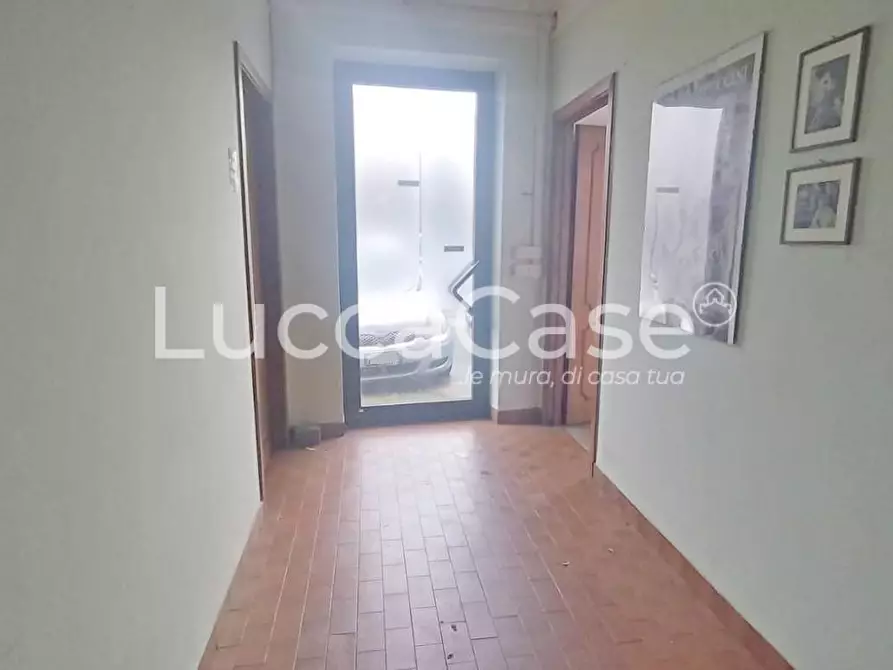 Immagine 15 di Ufficio in vendita  a Capannori