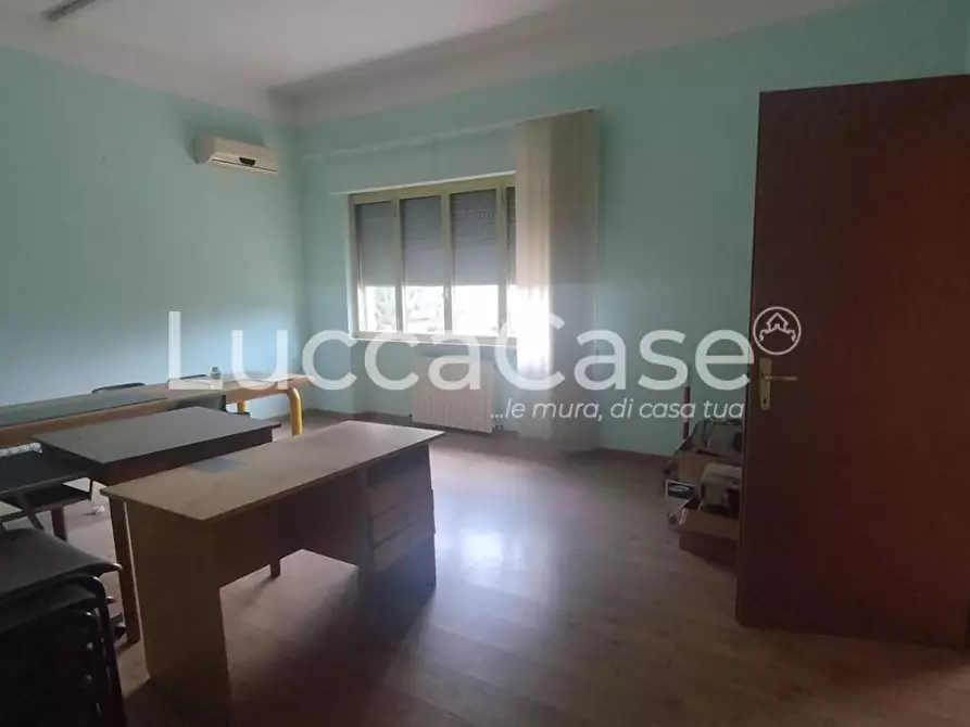 Immagine 11 di Ufficio in vendita  a Capannori