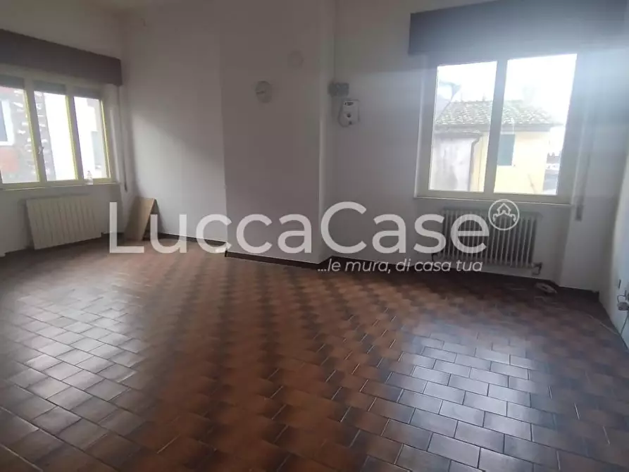 Immagine 10 di Ufficio in vendita  a Capannori