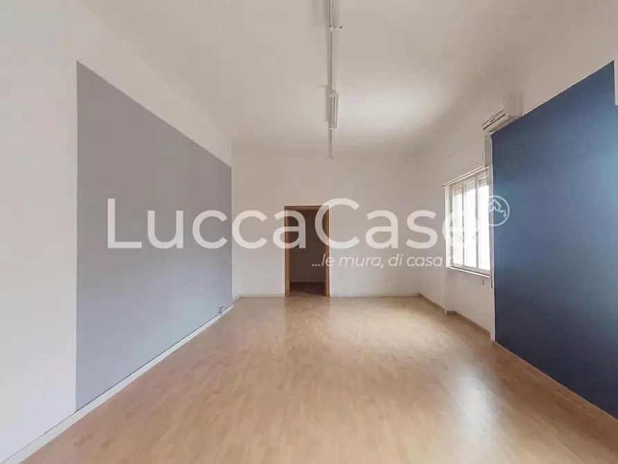 Immagine 12 di Ufficio in vendita  a Capannori