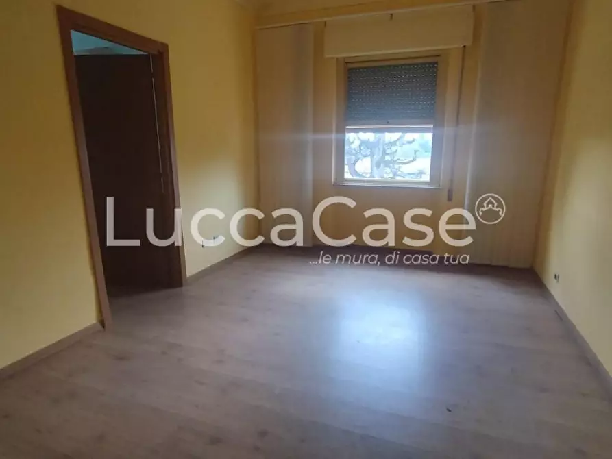 Immagine 9 di Ufficio in vendita  a Capannori