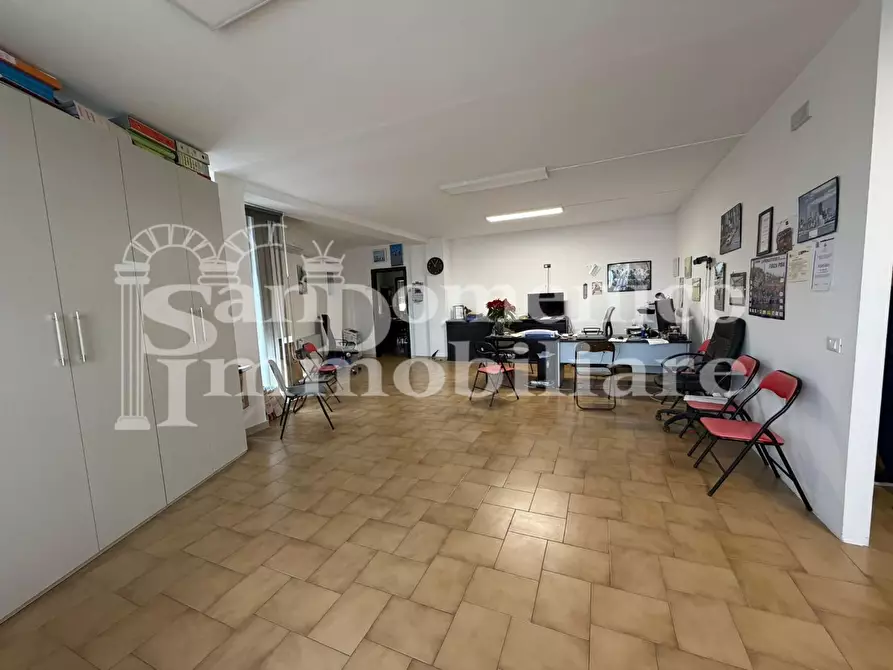 Immagine 1 di Ufficio in affitto  a Cascina