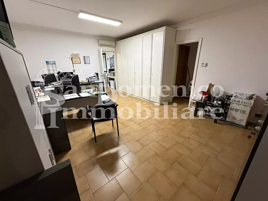 Immagine 3 di Ufficio in affitto  a Cascina