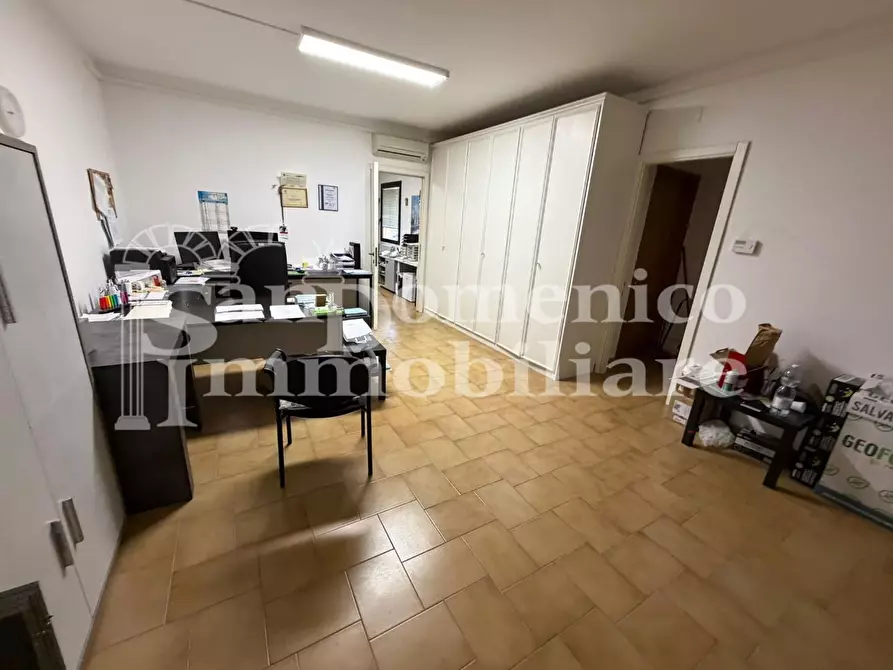 Immagine 2 di Ufficio in affitto  a Cascina