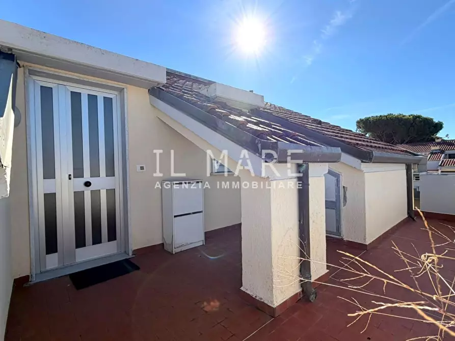 Immagine 8 di Mansarda in vendita  a Massa