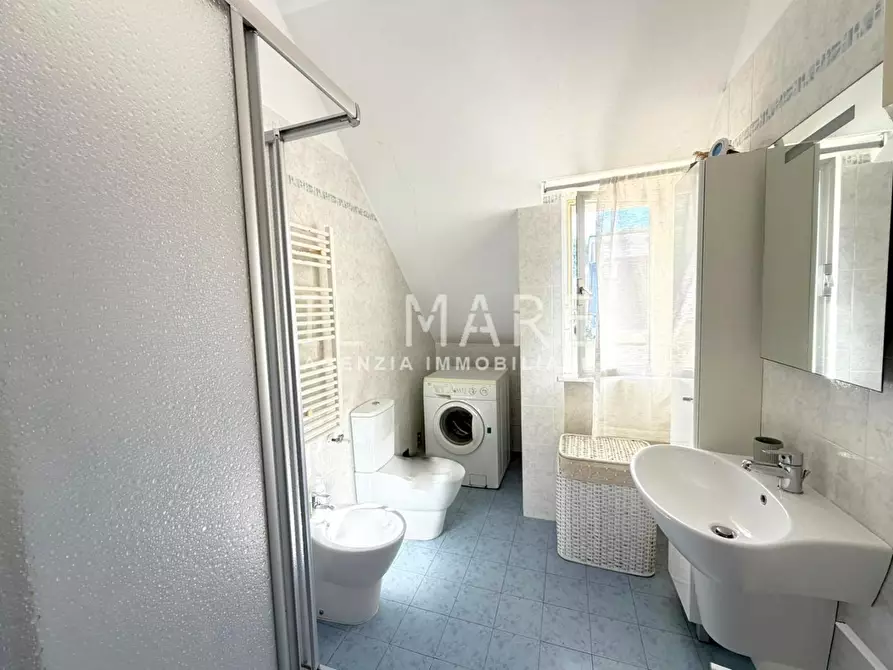 Immagine 30 di Mansarda in vendita  a Massa