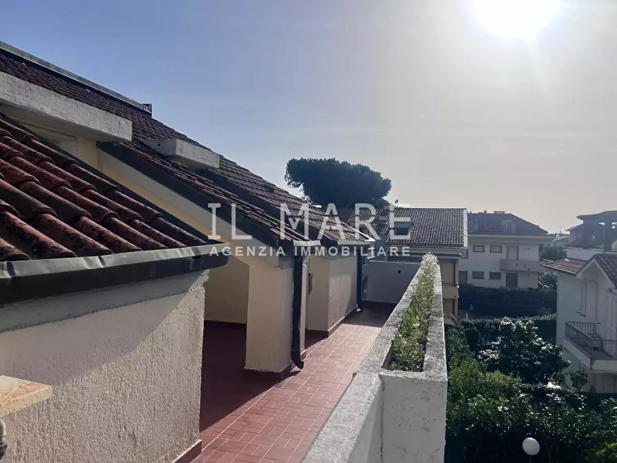 Immagine 12 di Mansarda in vendita  a Massa