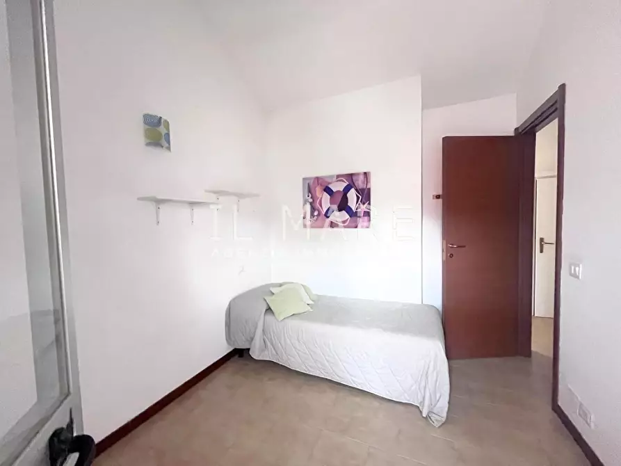 Immagine 25 di Mansarda in vendita  a Massa