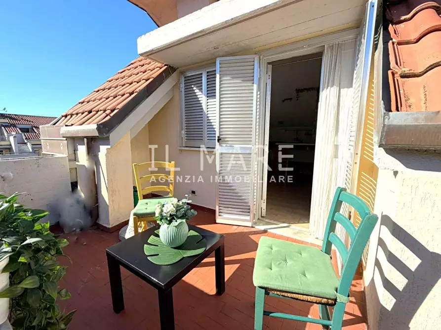 Immagine 3 di Mansarda in vendita  a Massa