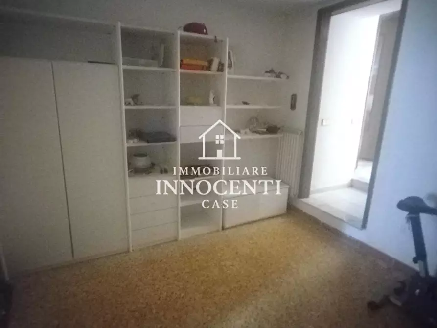 Immagine 15 di Casa semindipendente in vendita  a Massa