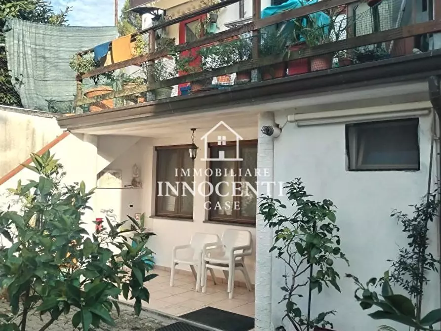 Immagine 2 di Casa semindipendente in vendita  a Massa