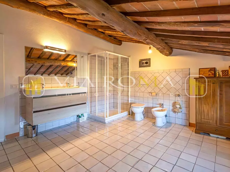 Immagine 62 di Villa in vendita  a Capannori