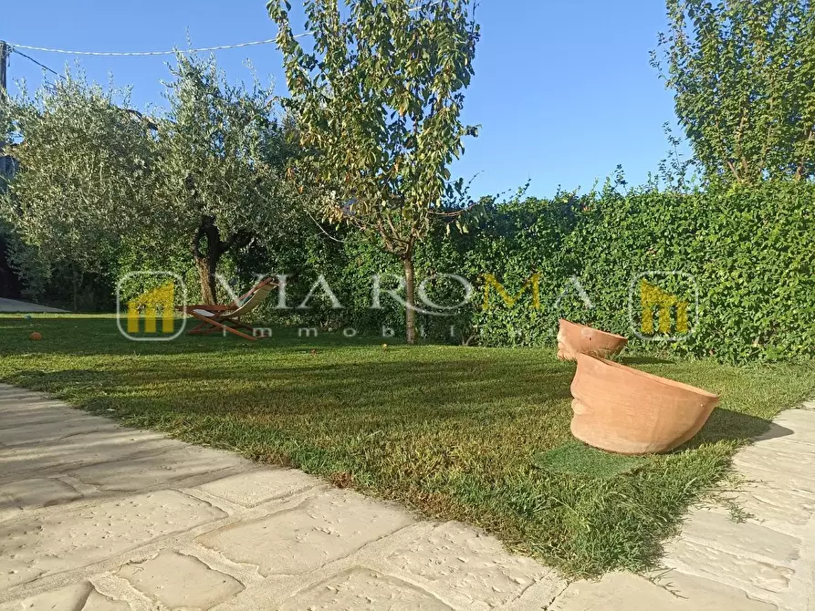 Immagine 9 di Villa in vendita  a Capannori