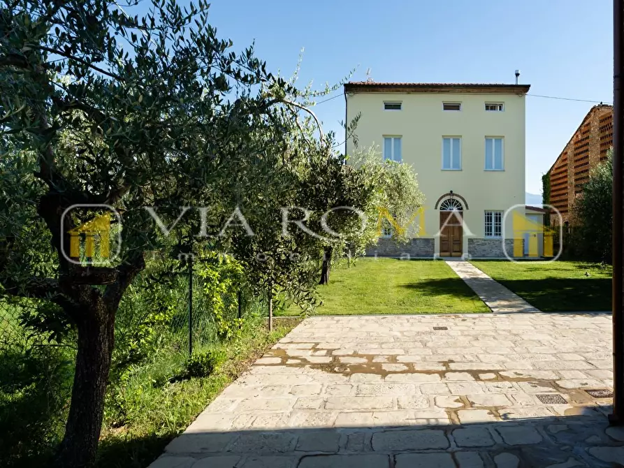 Immagine 20 di Villa in vendita  a Capannori