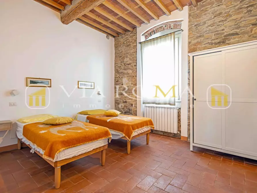 Immagine 55 di Villa in vendita  a Capannori