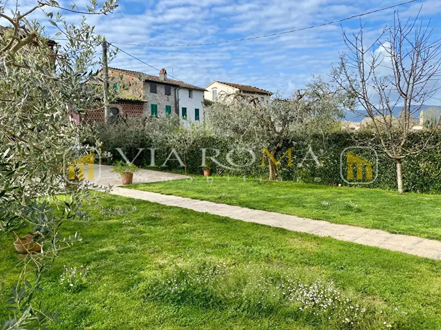 Immagine 16 di Villa in vendita  a Capannori