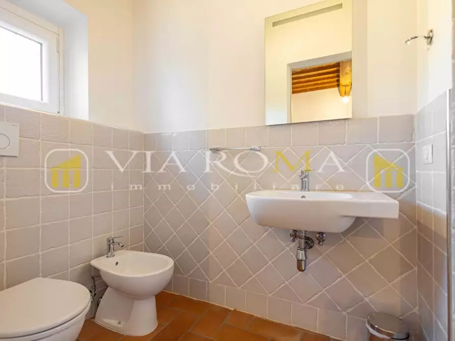 Immagine 53 di Villa in vendita  a Capannori