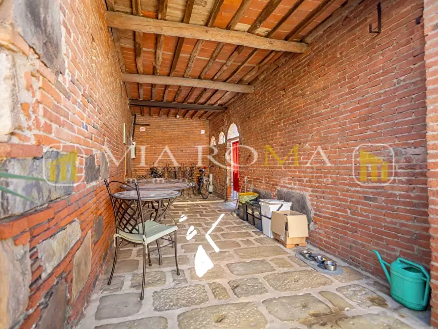 Immagine 48 di Villa in vendita  a Capannori