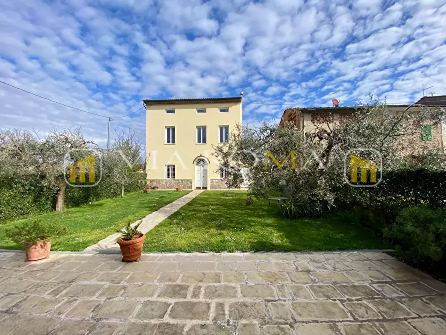 Immagine 8 di Villa in vendita  a Capannori