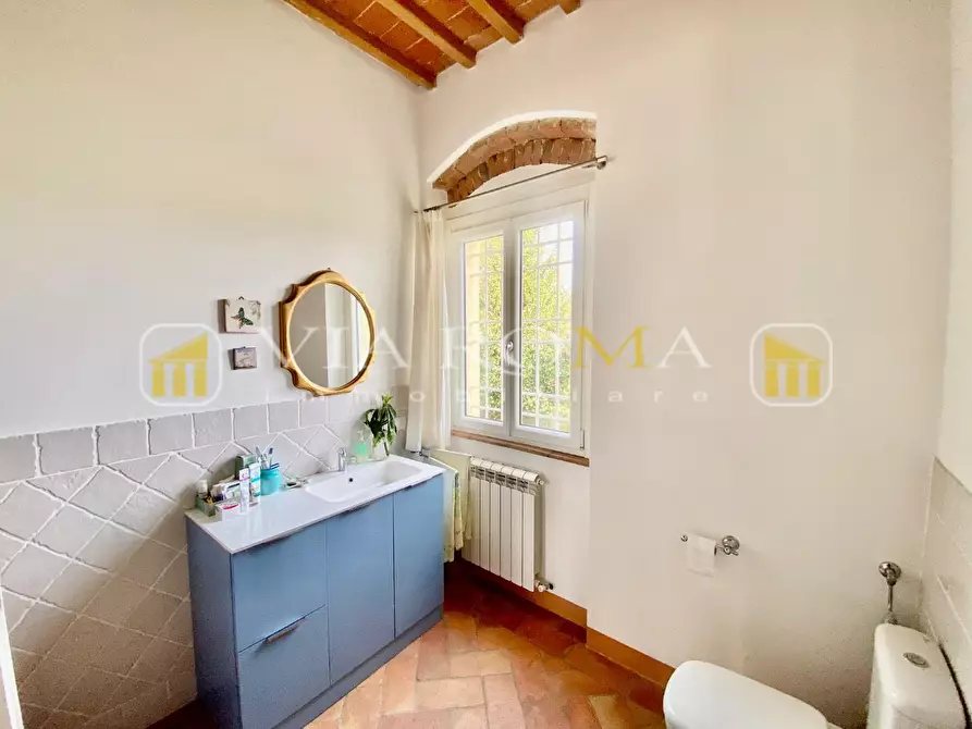 Immagine 19 di Villa in vendita  a Capannori
