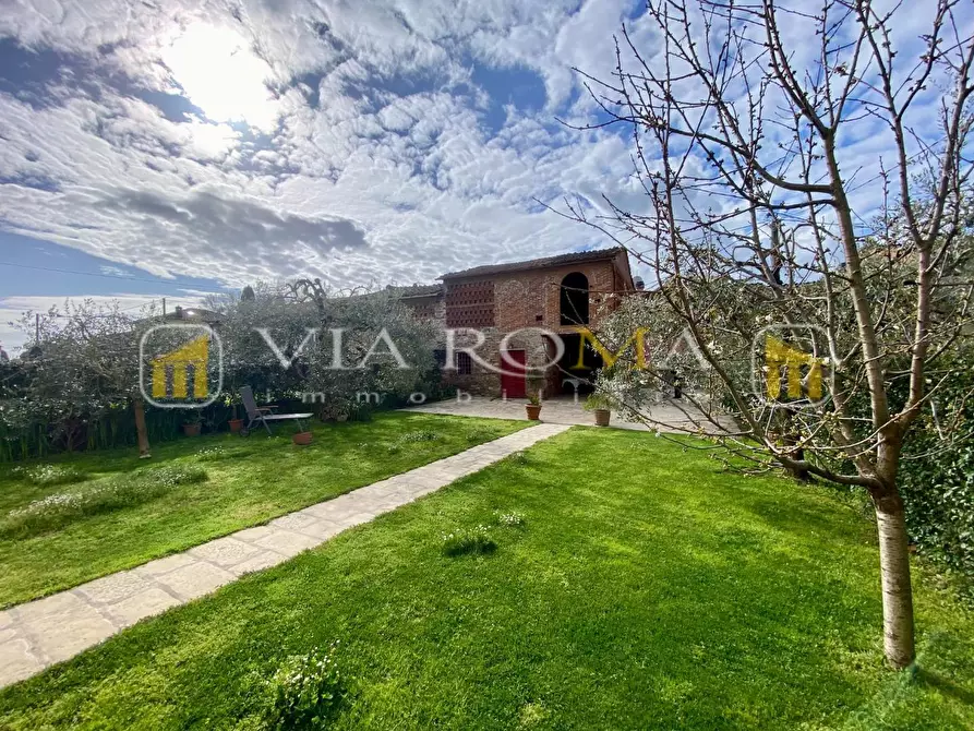Immagine 15 di Villa in vendita  a Capannori