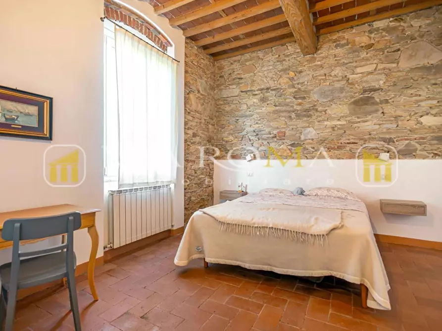 Immagine 56 di Villa in vendita  a Capannori