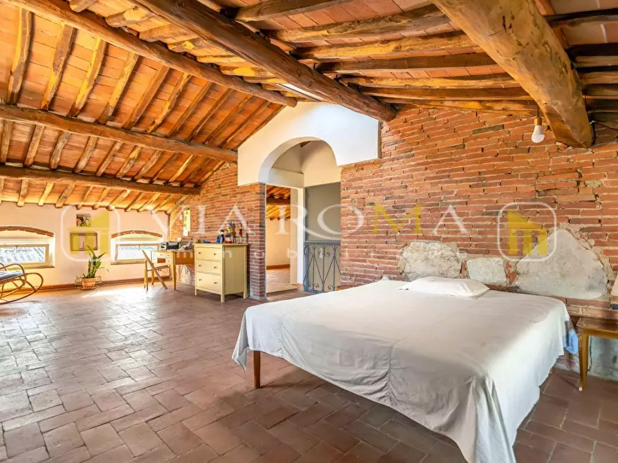 Immagine 65 di Villa in vendita  a Capannori