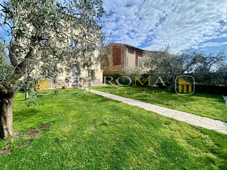 Immagine 14 di Villa in vendita  a Capannori