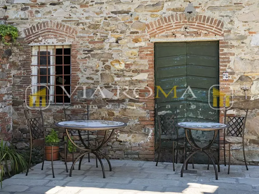 Immagine 42 di Villa in vendita  a Capannori