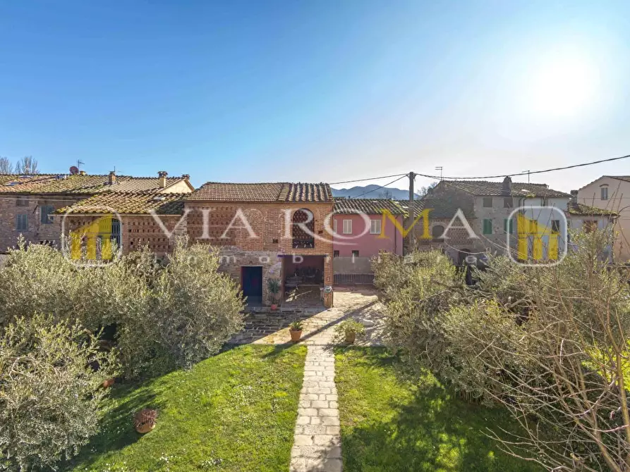 Immagine 49 di Villa in vendita  a Capannori