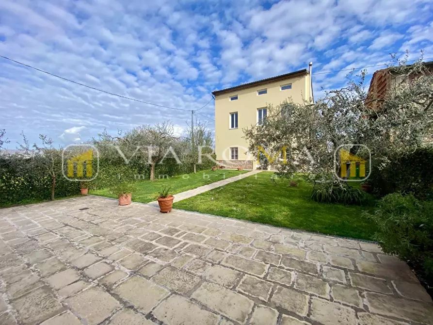 Immagine 12 di Villa in vendita  a Capannori