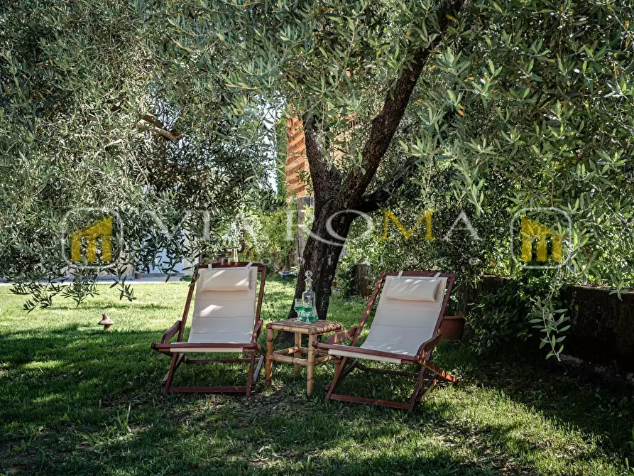 Immagine 41 di Villa in vendita  a Capannori