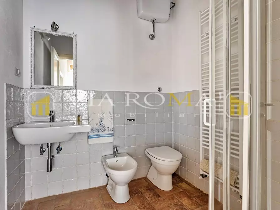 Immagine 40 di Villa in vendita  a Capannori