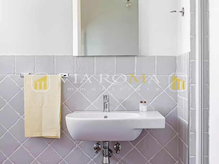 Immagine 25 di Villa in vendita  a Capannori